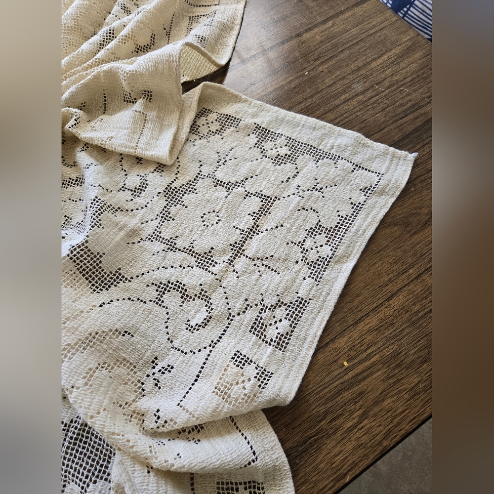 Vintage Lace Ivory Tablecloth